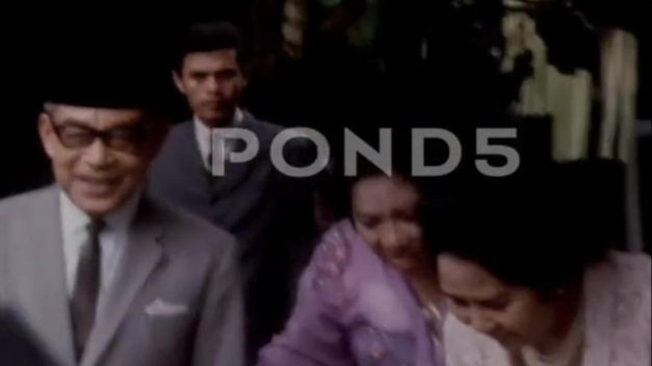 Pernikahan putri ketiga Soekarno itu digelar pada tahun 1969. Ada cerita sedih dibalik pernikahan Rachmawati.