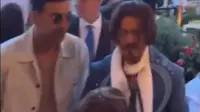 Shah Rukh Khan salah disangka sebagai Johnny Depp saat menghadiri pesta pranikah kedua anak orang terkaya di Asia. (dok. tangkapan layar video X @SRKUniverse/https://x.com/SRKUniverse/status/1797165486876369154)
