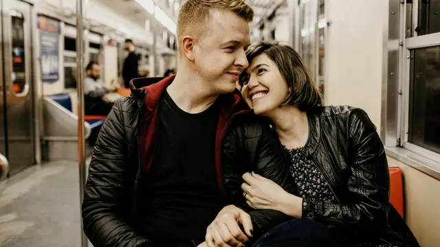 6. Berikan Sedikit Sentuhan Fisik