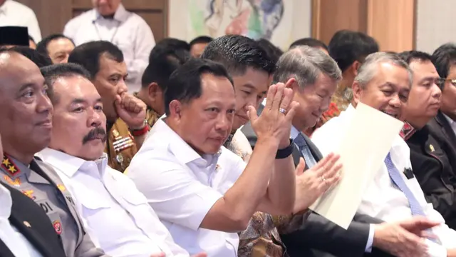 Mendagri Tito Karnavian Dianugerahi Penghargaan pada Hari Perumahan Nasional 2025