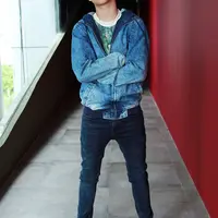 Meski tengah sibuk dengan dunia akting, Bastian Steel, tetap fokus pada karier bermusik yang telah membesarkan namanya. Kini ia tengah mempersiapkan untuk single ke dua. (Deki Prayoga/Bintang.com)