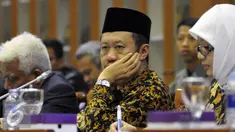 Ketua Komisi Yudisial (KY), Aidul Fitriciada Azhari saat mengikuti rapat koordinasi (Rakor) dengan Badan Legislasi (Baleg) DPR di Kompleks Parlemen, Jakarta, Selasa (24/5). Rapat tersebut membahas mengenai RUU Jabatan Hakim. (Liputan6.com/Johan Tallo)
