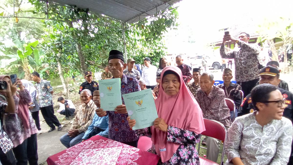 Sujud Syukur Warnai Akhir Perjalanan Kasus Mbah Tupon, Korban Mafia Tanah di Bantul