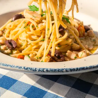 Jika sedang mencari hidangan yang praktis tetapi tetap terasa spesial untuk dinikmati bersama keluarga atau teman, spaghetti aglio olio bisa menjadi pilihan yang tepat.(Foto/Dok: Pexels)