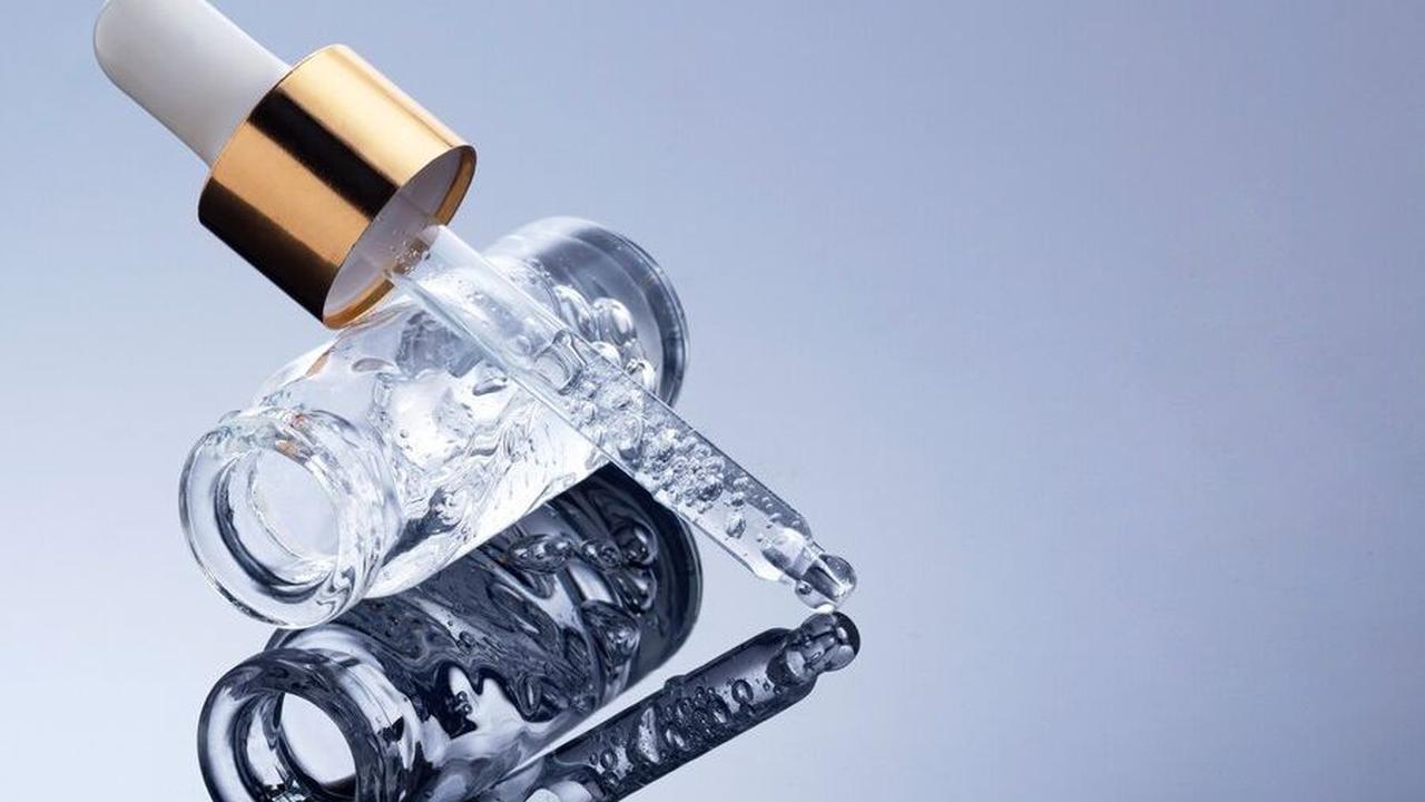 Ampoule dikenal sebagai produk dengan kepekatan tinggi dan bahan aktif tertentu untuk meregenerasi dan memperbaiki kulit.