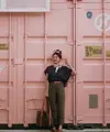 Outfit kasual dan preppy ala Claradevi ini bisa kamu jadikan inspirasi untuk ke kantor atau kampus. Sentuhan vintage bisa kamu dapatkan dengan menambahkan scarf dan belt. (Instagram.com/lucedaleco).