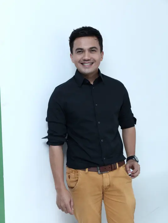 Meski membawakan acara yang sama dalam stasiun televisi swasta, Sahrul mengaku belum bertemu dengan sahabatnya, Tommy Kurniawan. Hal itu lantaran berbeda jadwal siarannya. (Galih W. Satria/Bintang.com)