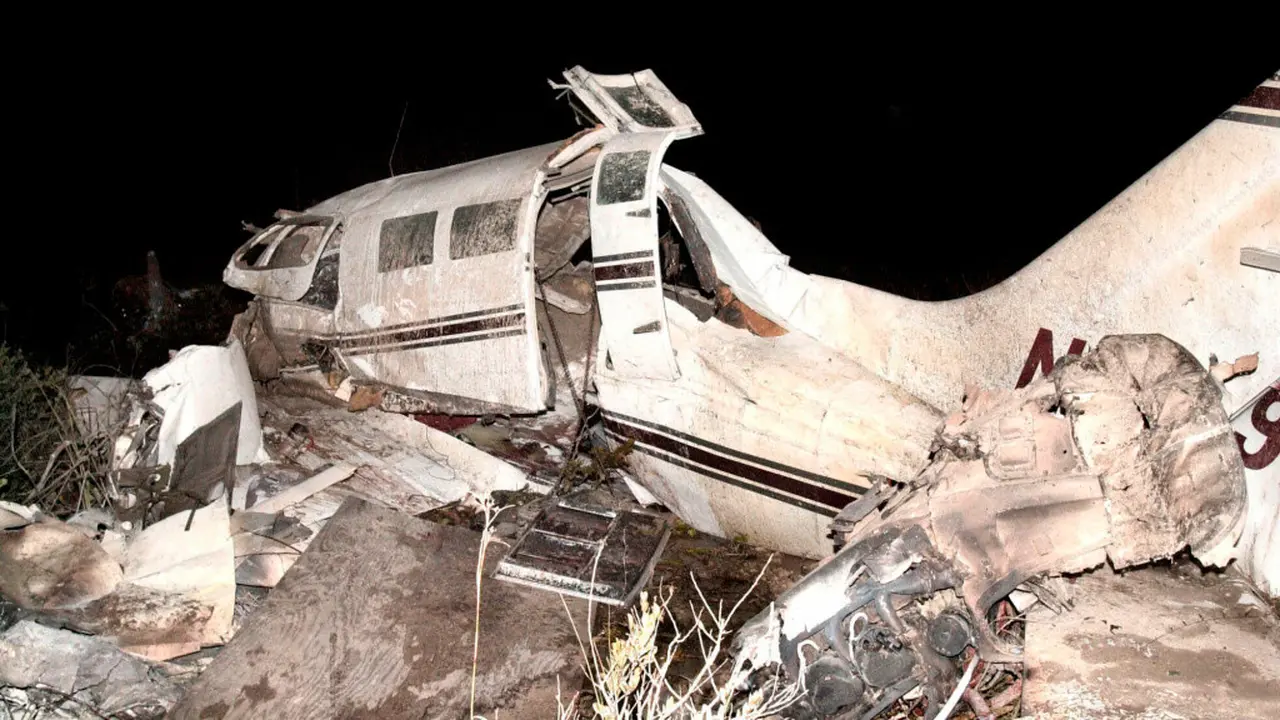 Puing-Puing Pesawat Cessna yang Dinaiki Aaliyah dan Kru Produksi pada 25 Agustus 2001.