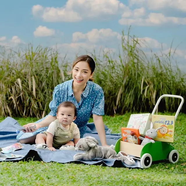 Nikita Willy saat bersama anak di rumah (Instagram/nikitawillyofficial94)