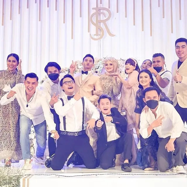 7 Gaya Seleb di Pernikahan Ridho D'Academy dan Syifa, Curi Perhatian