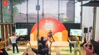 Kegiatan workout sederhana bersama dengan Fitness Trainer yang juga influencer, Salsabila Avinandita pada acara BincangShopee Big Ramadan Sale - Segar dalam Raga, Tenang dalam Jiwa, Rabu, 20 Maret 2024 di Jakarta Selatan. (dok. Shopee Indonesia)