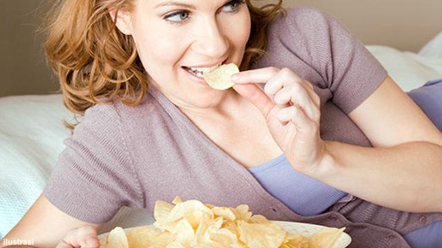 hamil-makan-kripik-121023c.jpg
