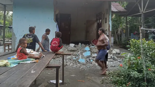 Rumah Rusak Akibat Gempa di Sarmi Papua