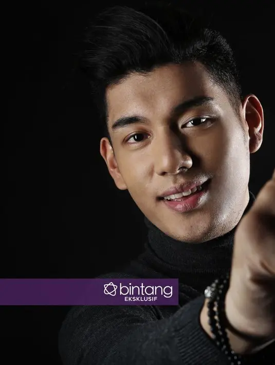 Foto-foto dan wawancara eksklusif Jaz dengan Bintang.com. Eksklusif Jaz. Photographer: Bambang E. Ros, Stylist: Indah Wulansari, Digital Imaging: Muhammad Iqbal Nurfajri.