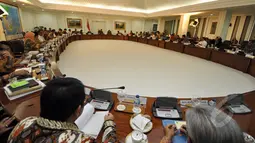 Suasana Sidang Kabinet Paripurna di Kantor Presiden, Jakarta, Rabu (4/2/2015).  Sidang Paripurna membahas Pilkada serentak, Perppu perubahan UU tentang kelautan, dan tentang perumahan rakyat. (Liputan6.com/Faizal Fanani)