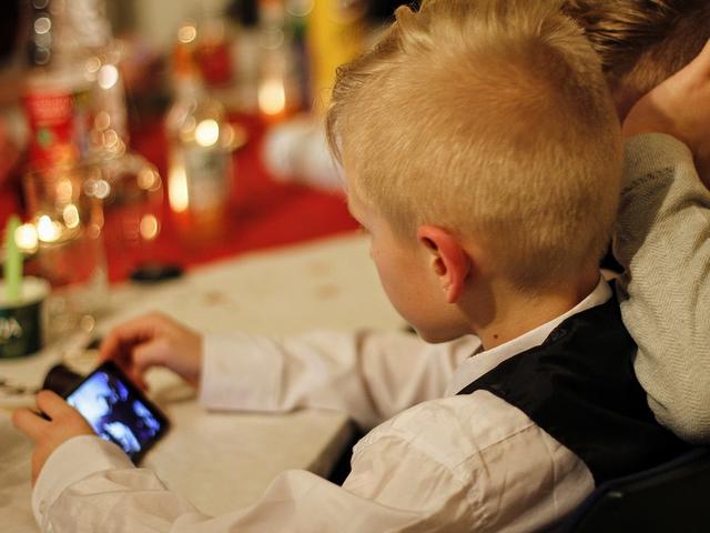 View Dampak Handphone Bagi Anak Dibawah Umur  Images 