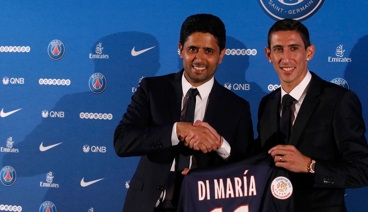 Pemain asal Argentina, Angel Di Maria dan Presiden PSG Nasser Al Khelaifi usai konferensi pers, Prancis, Kamis (7/8/2015). Pemain sayap Timnas Argentina itu telah menandatangani kontrak 4 tahun dengan Paris St Germain (PSG). (REUTERS/Christian Hartmann)