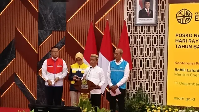 Menteri Energi dan Sumber Daya Mineral (ESDM) Bahlil Lahadalia di Kantor Kementerian ESDM, Jumat (19/12/2025). (Foto: Liputan6.com/Maulandy R)