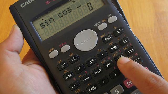 1. Kalkulator, Benda Keramat yang Wajib Dimiliki Mahasiswa Akuntansi