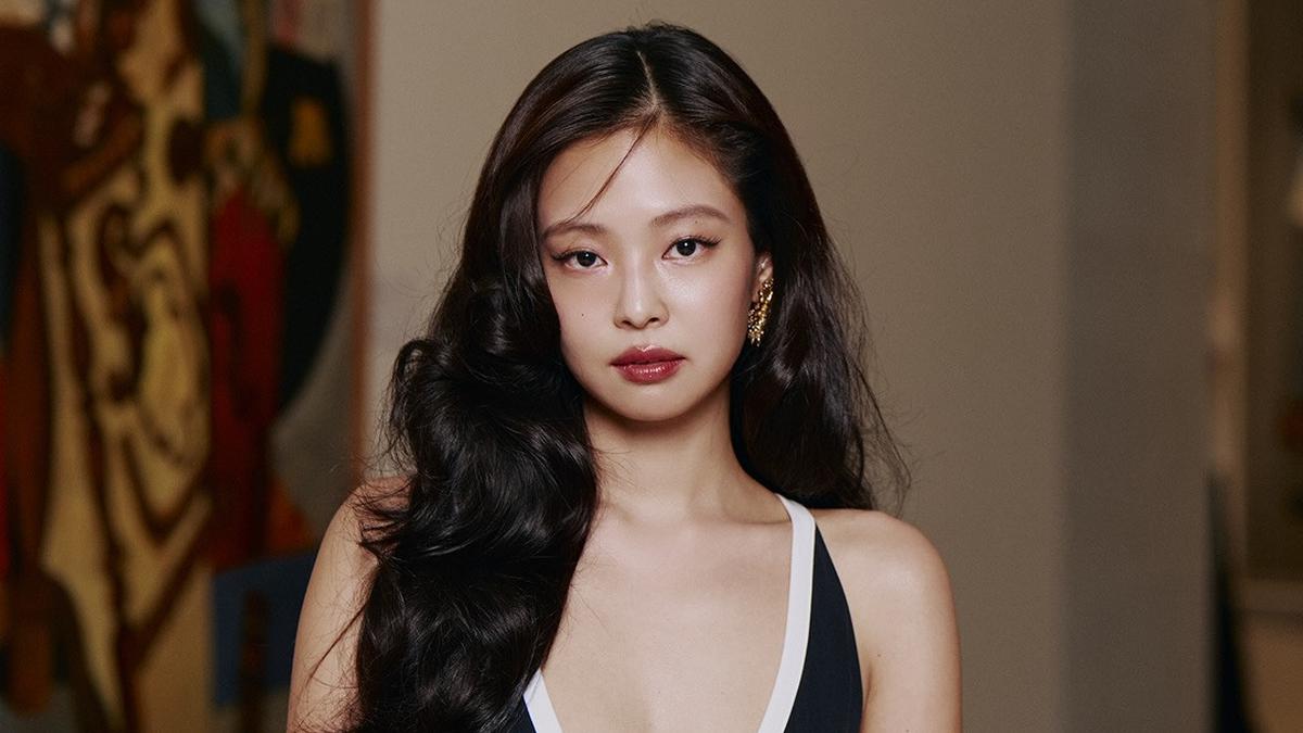 Detail Aksesori Serba Emas Jennie BLACKPINK di CHANEL Métiers d'art Show, Totalnya Tembus Ratusan Juta