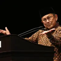 Bukan Pokemon Go, ternyata BJ Habibie suka sekali dengan permainan yang satu ini. (Foto: Liputan6.com/Faizal Fanani)