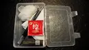 Sumpit dan tisu basah yang dibungkus dalam kemasan kondom yang disajikan untuk pelanggan di restoran Ke'er di Beijing, China (26/5). (REUTERS/Kim Kyung-Hoon)