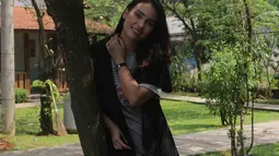 Artis yang mengawali karirnya sebagai model itu memilih merahasiakan identitas pacar barunya ke awak media, Jakarta, Senin (9/6/14). (Liputan6.com/Panji Diksana)