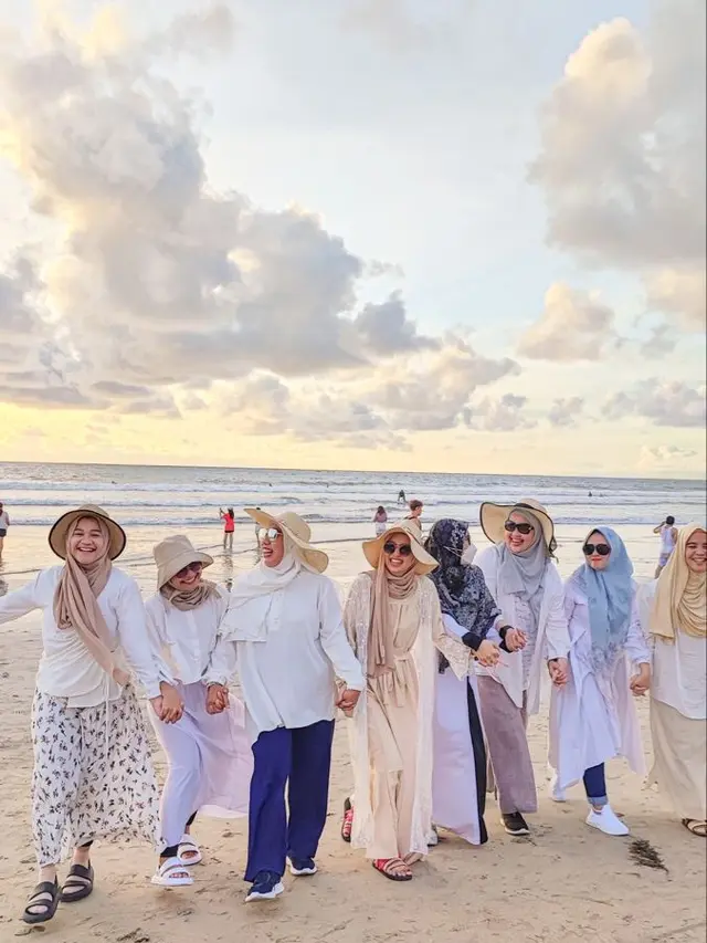 muslimah di pantai 2