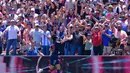Pemain PSG, Vitinha, melakukan selebrasi setelah mencetak gol ke gawang Atletico Madrid dalam laga pembuka Grup B Piala Dunia Antarklub 2025 di Stadion Rose Bowl, Pasadena, Senin (16/6/2025) dini hari WIB. (AP Photo/Mark J. Terrill)