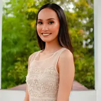 ilustrasi perempuan bahagia/Photo by Nothing Ahead on Pexels