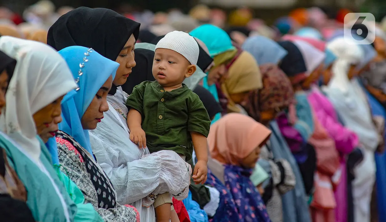 Sebelumnya, pada Minggu 16 Juni 2024 sejumlah umat Islam telah menggelar salat Idul Adha. (merdeka.com/Arie Basuki)