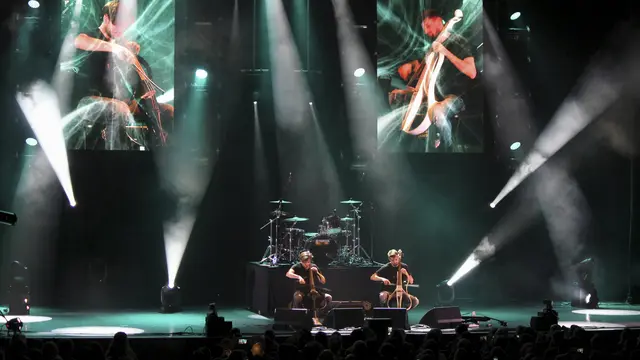 2Cellos