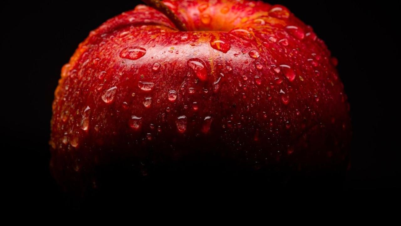 Buah apel memang memiliki banyak penggemarnya. Selain rasanya yang manis dan segar, apel diyakini memiliki kandungan nutrisi yang baik bagi tubuh.
