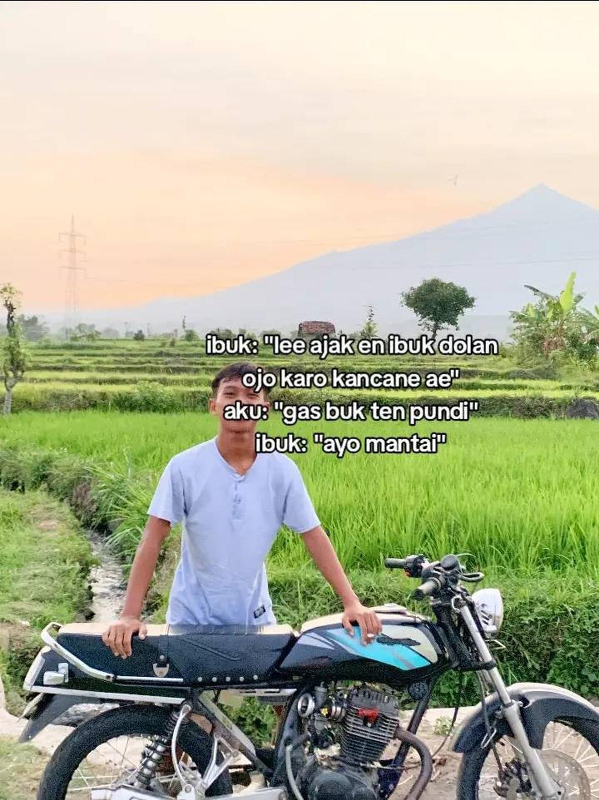 Aksinya Bikin Haru, Kisah Pria Bersama Ibunda Pergi JalanJalan Ke Pantai Ini Curi Perhatian
