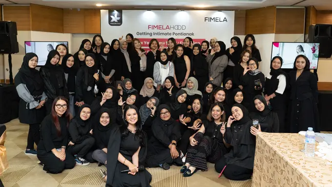 Foto bersama dengan semua peserta Fimelahood Getting Intimate with XL Prioritas di Pontianak.