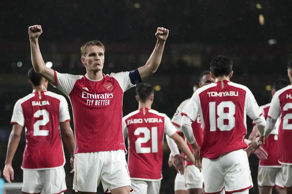 Foto: Gol Tendangan Berakurasi Tinggi Martin Odegaard saat Arsenal Pesta Gol 4-0 ke Gawang PSV di Liga Champions