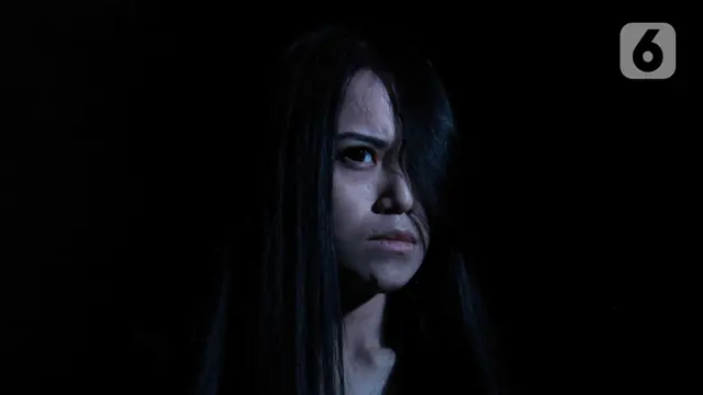 Misteriusnya Penampilan Riana Saat Rilis Film The Sacred Riana 2: Bloody Mary