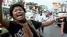 Puluhan tukang becak dan pengusaha becak di Ambon, Maluku, mengecam sikap Wali Kota Jopi Papilaya yang melarang becak beroperasi di kawasan Jalan AY Pati. 