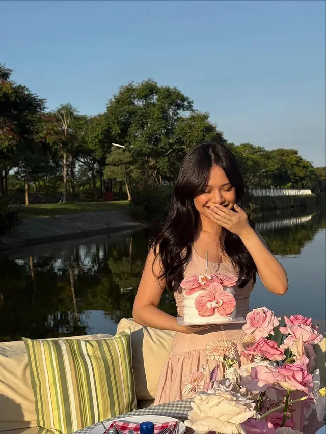 6 Potret Manis Ultah Hanggini ke-26, Kejutan Romantis dan Pesona Dress Pink