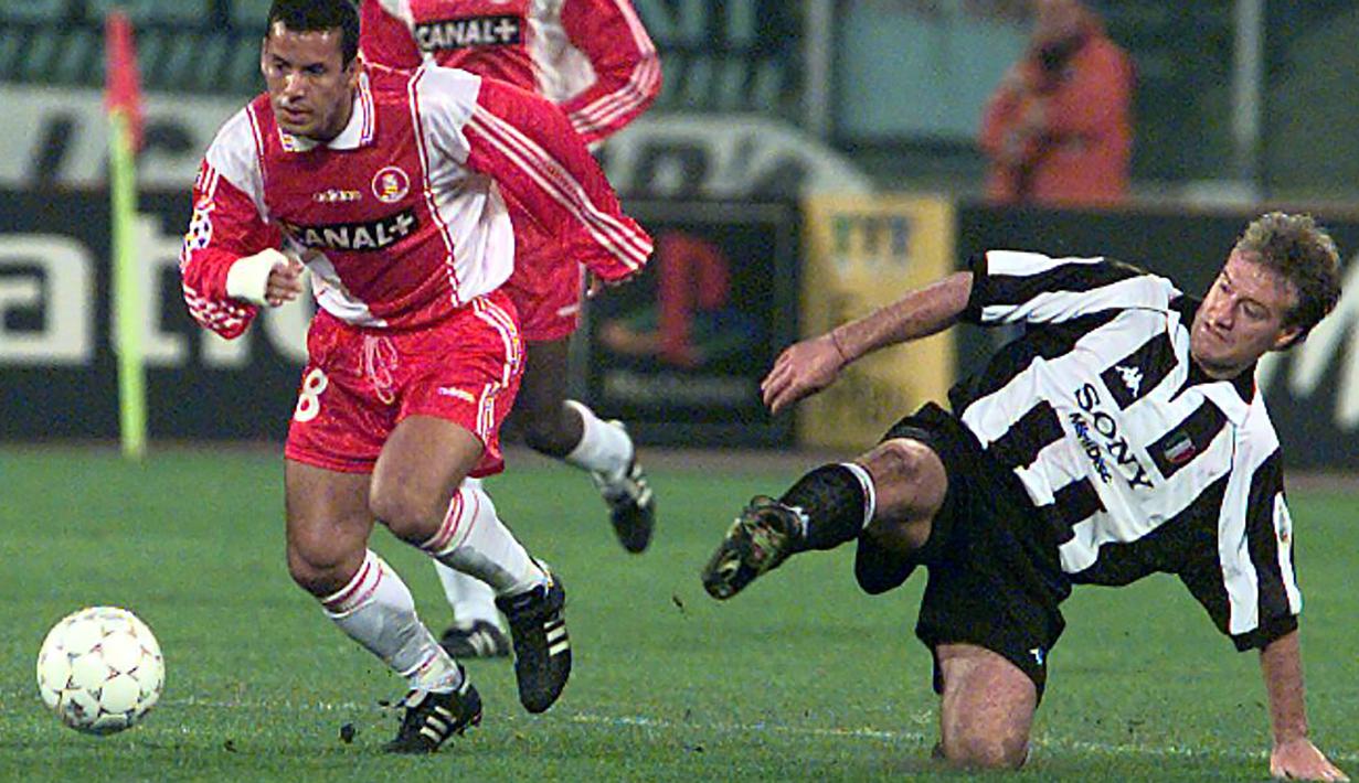 Pada tahun 1994 Deschamps berlabuh ke Italia bergabung dengan Juventus. Lima musim berseragam I Bianconeri, Deschamps berhasil menyumbangkan sejumlah trofi bersama skuat Juventus. (AFP/Patrick Hertzog)