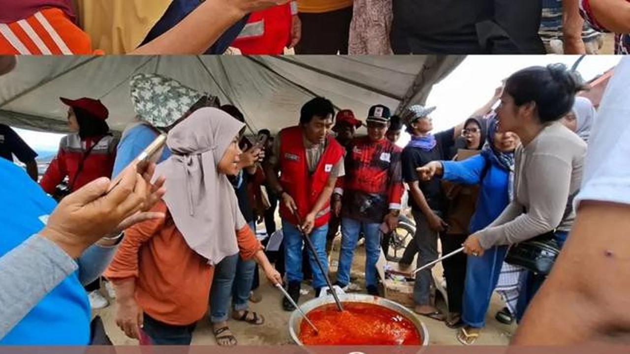 6 Potret Komeng Jadi Relawan di Padang, Hibur Korban Banjir dengan Canda Khasnya