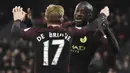 Gelandang Manchester City, Yaya Toure, merayakan gol yang dicetaknya ke gawang Crystal Palace pada laga Premier League di Selhurst Park, Inggris, Sabtu (19/11/2016). City menang 2-1 atas Palace. (Reuters/Hannah McKay)