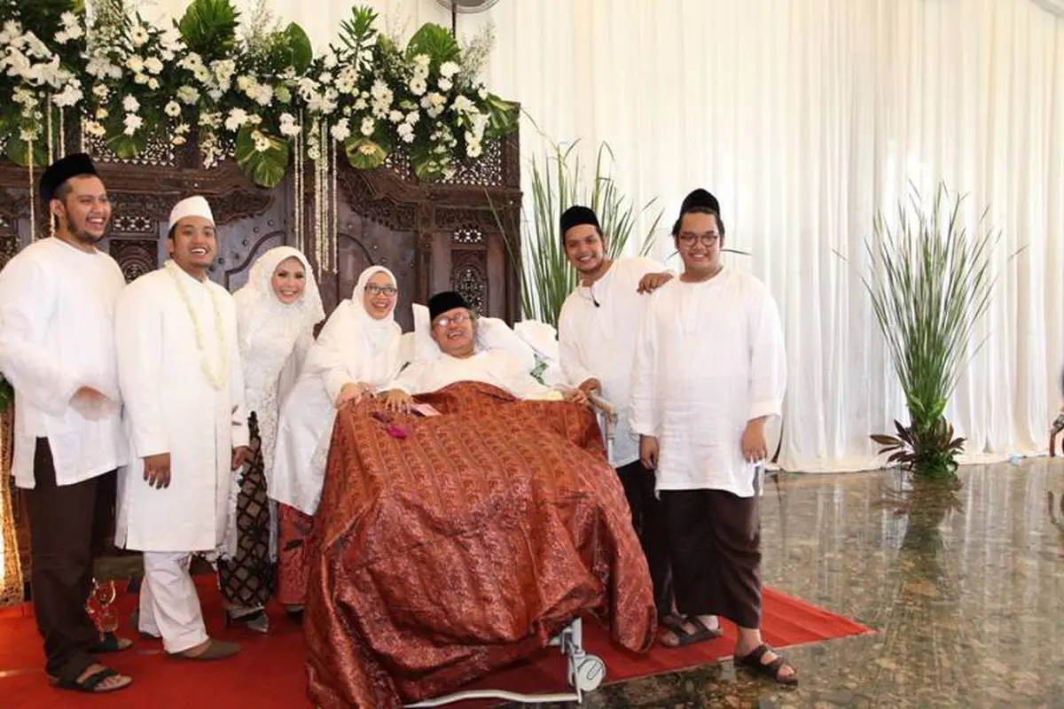 [Bintang] Selain Jokes, Pepeng Juga Menyentil Isu Hangat di Facebooknya