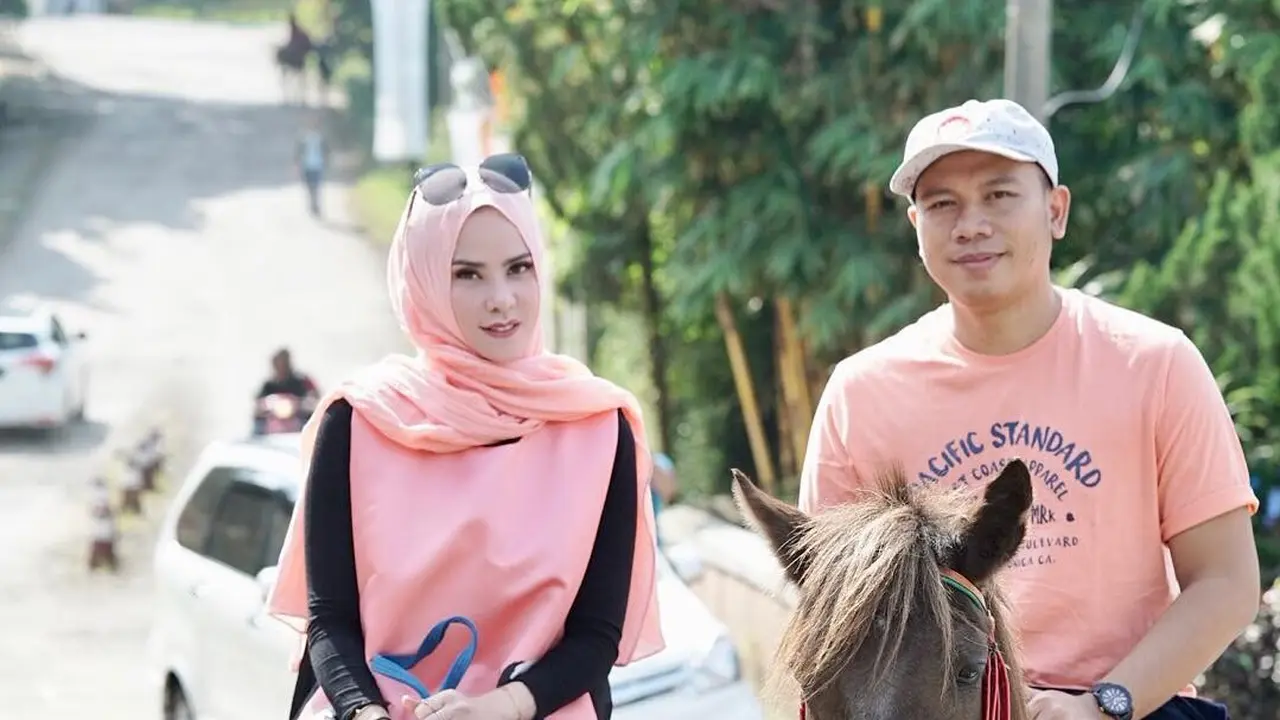 [Bintang] Angel Lelga dan Vicky Prasetyo