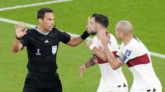 Timnas Portugal harus menelan pil pahit usai tersingkir dari Piala Dunia 2022. Portugal kalah 0-1 dari Maroko di Al Thumama Stadium, Doha, Qatar, Sabtu (10/12/2022). (AP/Luca Bruno)