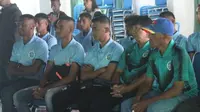 Pelatih Timnas Timor Leste U-18, Andy Susanto (kedua dari kanan). (AFF)