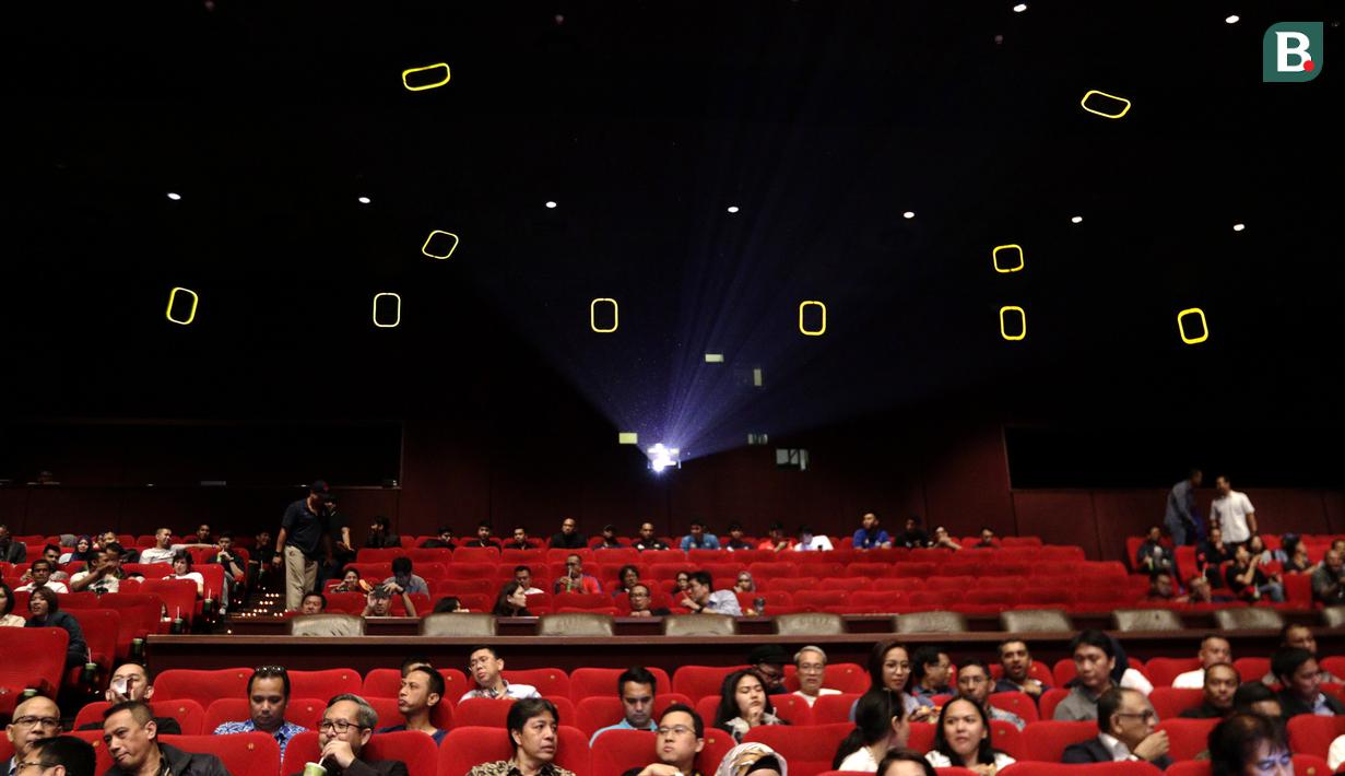 Suasana kemeriahan saat peluncuran film 25 tahun Satria Muda di XXI Epicentrum, Jakarta, Kamis (15/11). Peluncuran ini dalam rangka peringatan hari jadi SM yang ke-25 tahun. (Bola.com/Yoppy Renato)