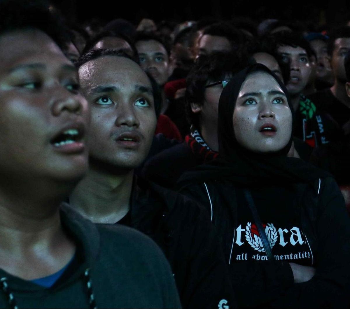 Pertandingan playoff Olimpiade Paris antara Timnas Indonesia U-23 melawan Guinea U-23 berlangsung sengit dan mendebarkan. Warga yang ikut nonton bareng (nobar) di kawasan Stadion Utama Gelora Bung Karno, Jakarta pada Kamis (9/5/2024) terlihat terbawa suas