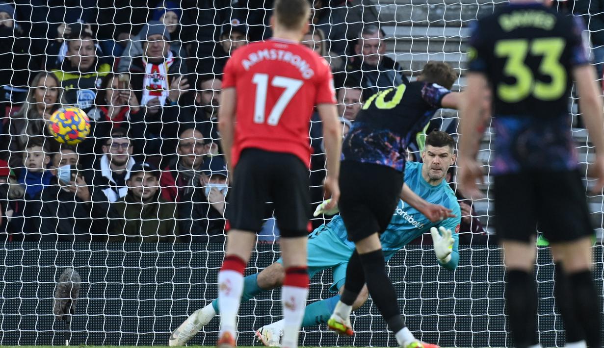 Southampton. Harry Kane mampu mencetak 11 gol dan 8 assist ke gawang Southampton dari total 18 laga di semua ajang kompetisi. Dari 18 laga tersebut, Harry Kane membawa Tottenham Hotspur, Norwich, Milwall dan Leyton Orient 8 kali menang, 4 kali imbang dan 6 kali kalah. (AFP/Glyn Kirk)