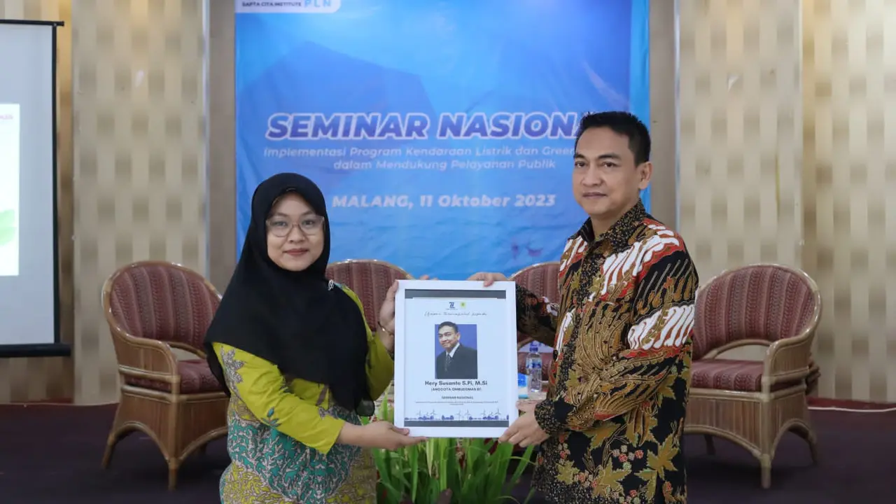 Anggota Ombudsman RI Hery Susanto menyarankan pemerintah pusat hingga pemerintah daerah (pemda) perlu melakukan sinkronisasi kebijakan untuk menindaklanjuti kebijakan tentang penggunaan kendaraan listrik/bermotor berbasis baterai.